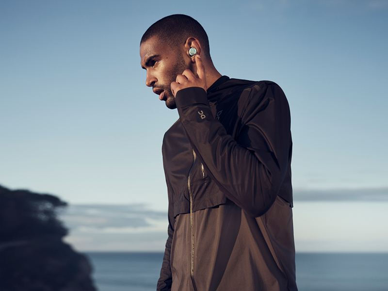 عزز أداءك الرياضي مع سماعات Bang & Olufsen الجديدة